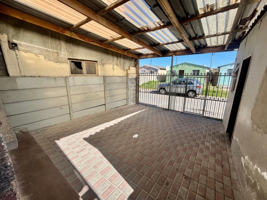 2 Bedroom Property for Sale in Mandela Park Western Cape